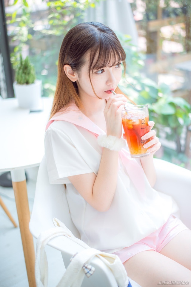 勤奋是一条神奇的线，用它可以串起无数知识的珍珠。——佚名